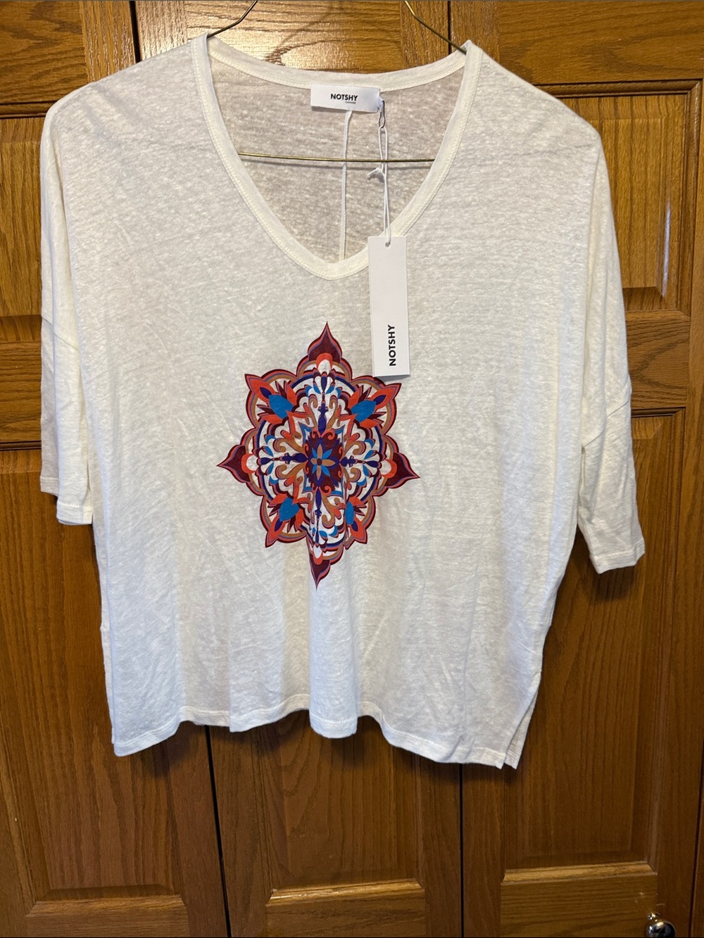 NOTSHY Cashmere Linen Latte Short Sleeve with Red & Blue Medallion